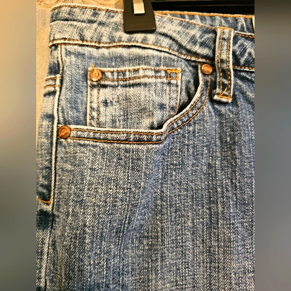 Manhattan Collection Blues Stonewash Cuffed Jeans (4) - Picture 4 of 12